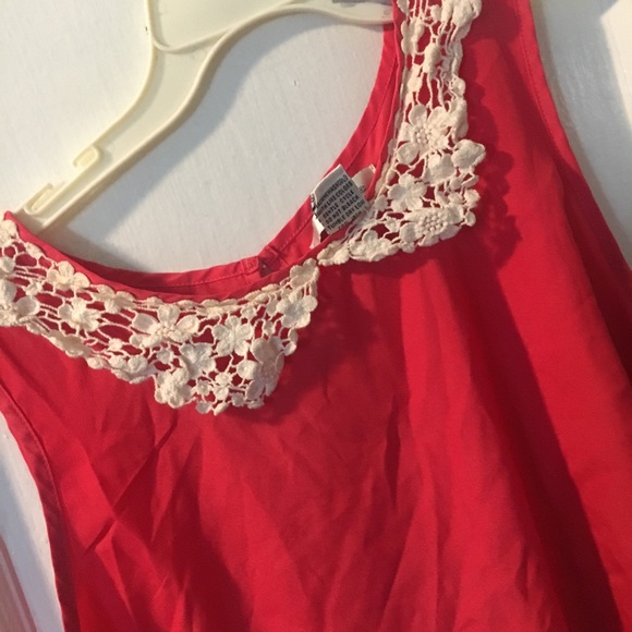 Red shirt - Picture 3 of 4